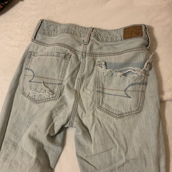 light wash boyfriend jeans - Picture 2 of 4